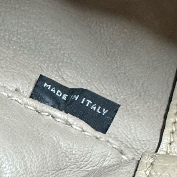 💯Authentic PRADA
Vitello Daino Twin Pocket Tote Sabbia🍀 - Picture 11 of 16
